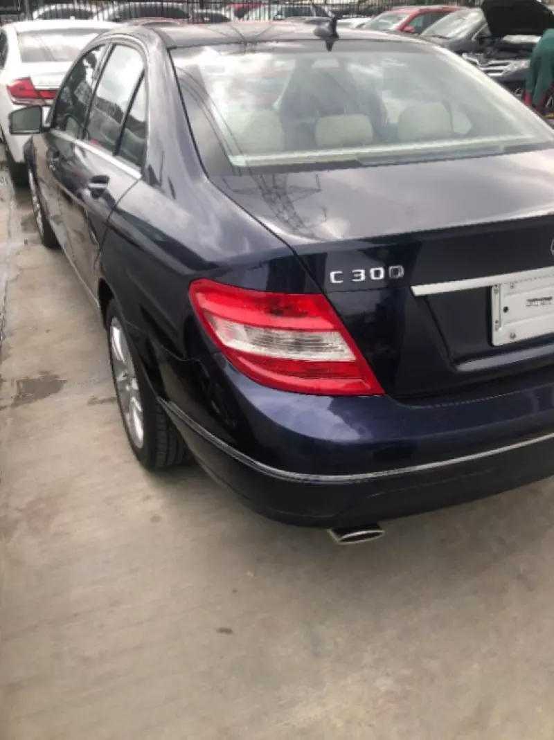Mercedes-Benz 300   - 2010