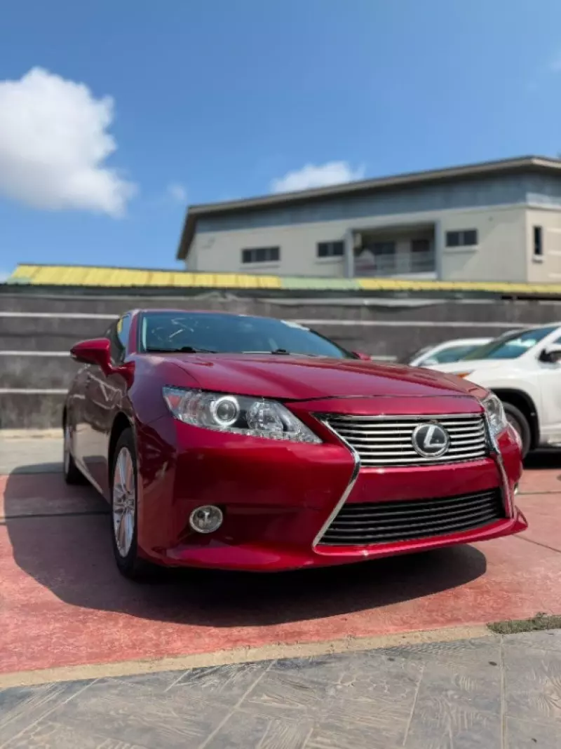 Lexus ES   - 2013