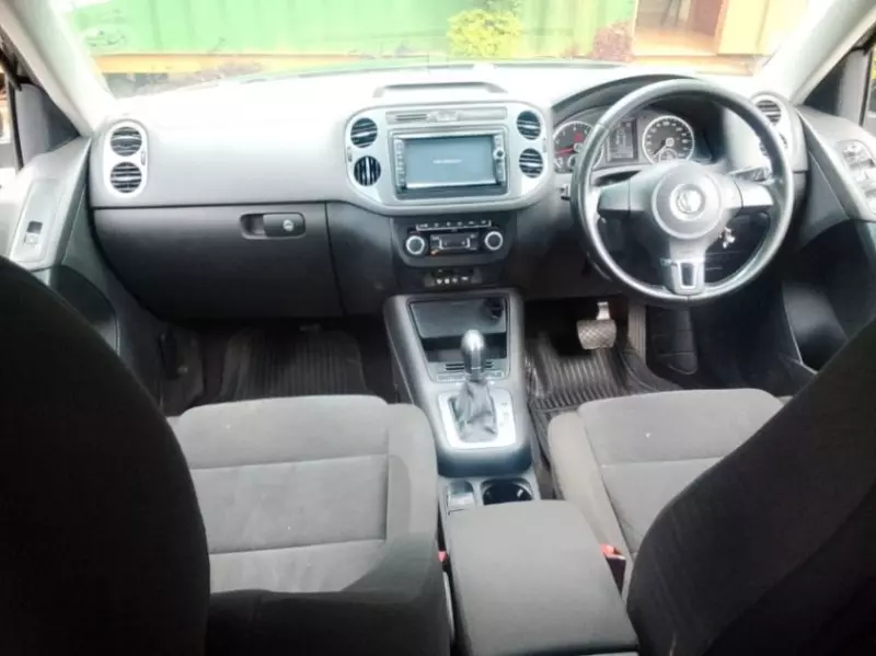 Volkswagen Tiguan   - 2011