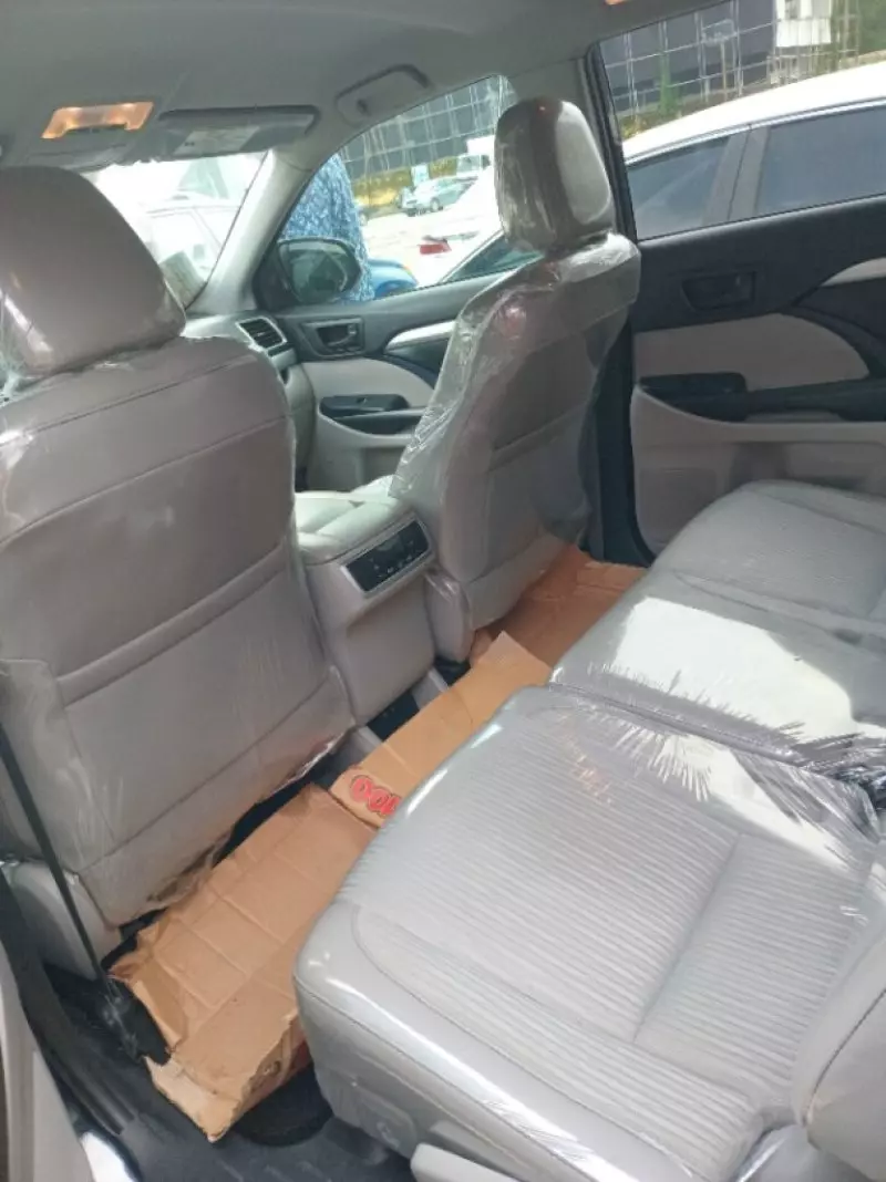 Toyota Highlander   - 2019