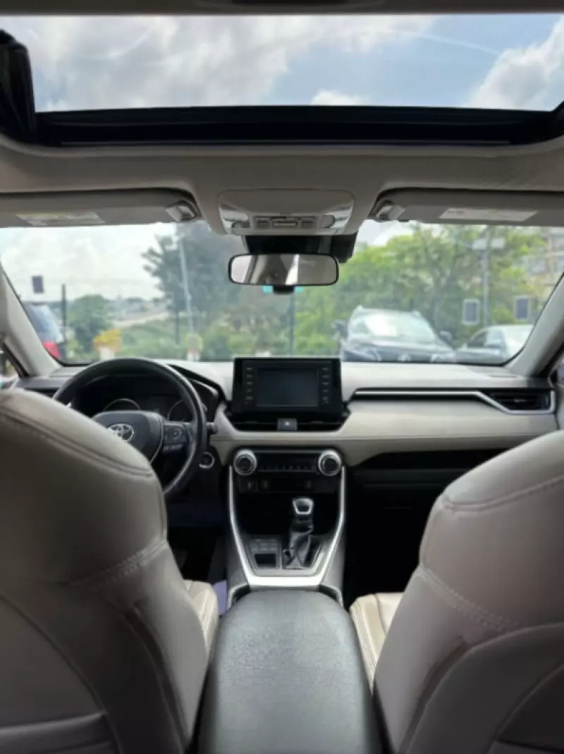 Toyota RAV 4   - 2019