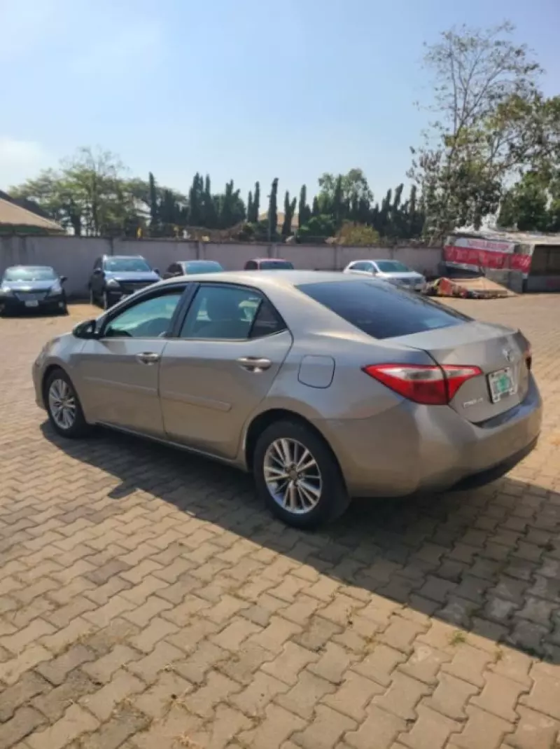 Toyota Corolla   - 2015