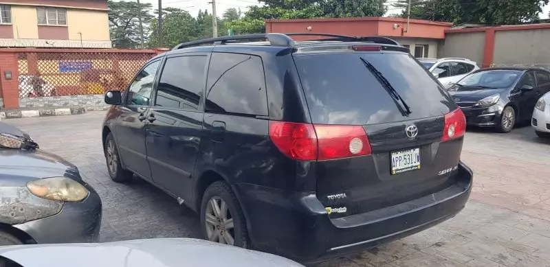 Toyota Sienna   - 2009