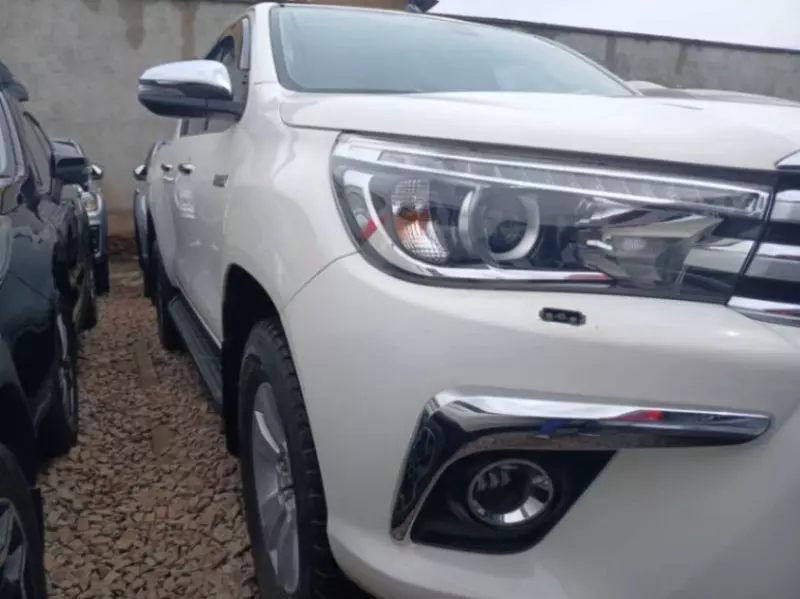 Toyota Hilux   - 2017