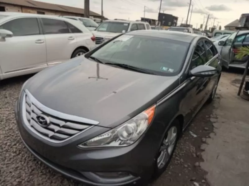 Hyundai Sonata   - 2013
