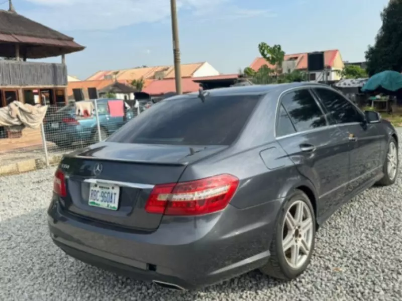 Mercedes-Benz E350   - 2011
