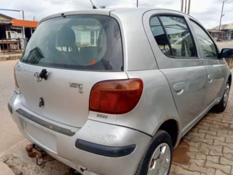 Toyota yaris   - 2003