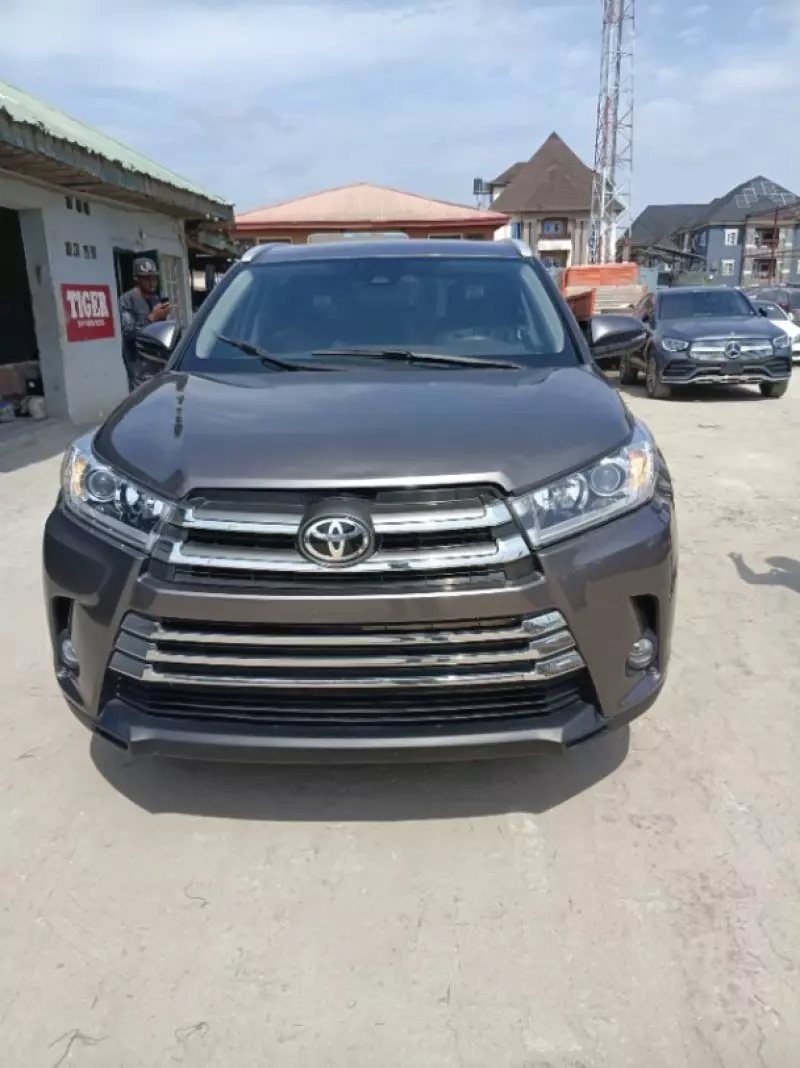 TOYOTA Highlander   - 2019