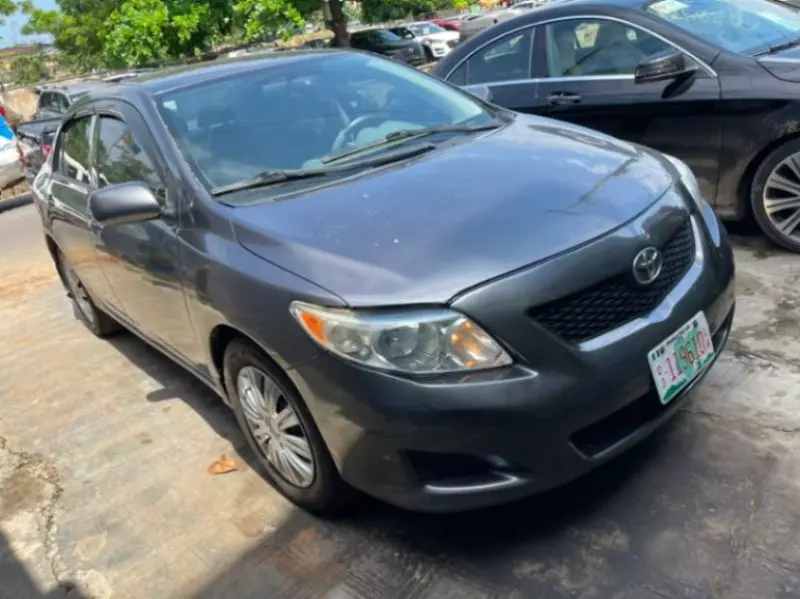 Toyota Corolla   - 2009