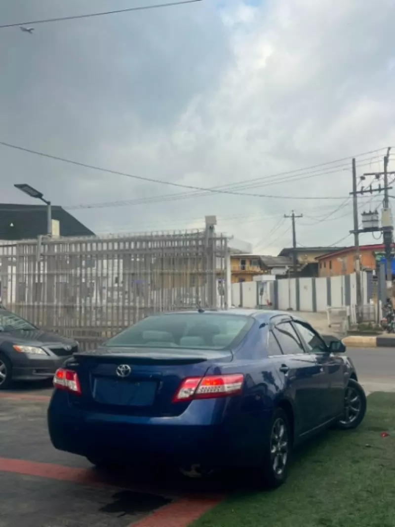 TOYOTA Camry   - 2010