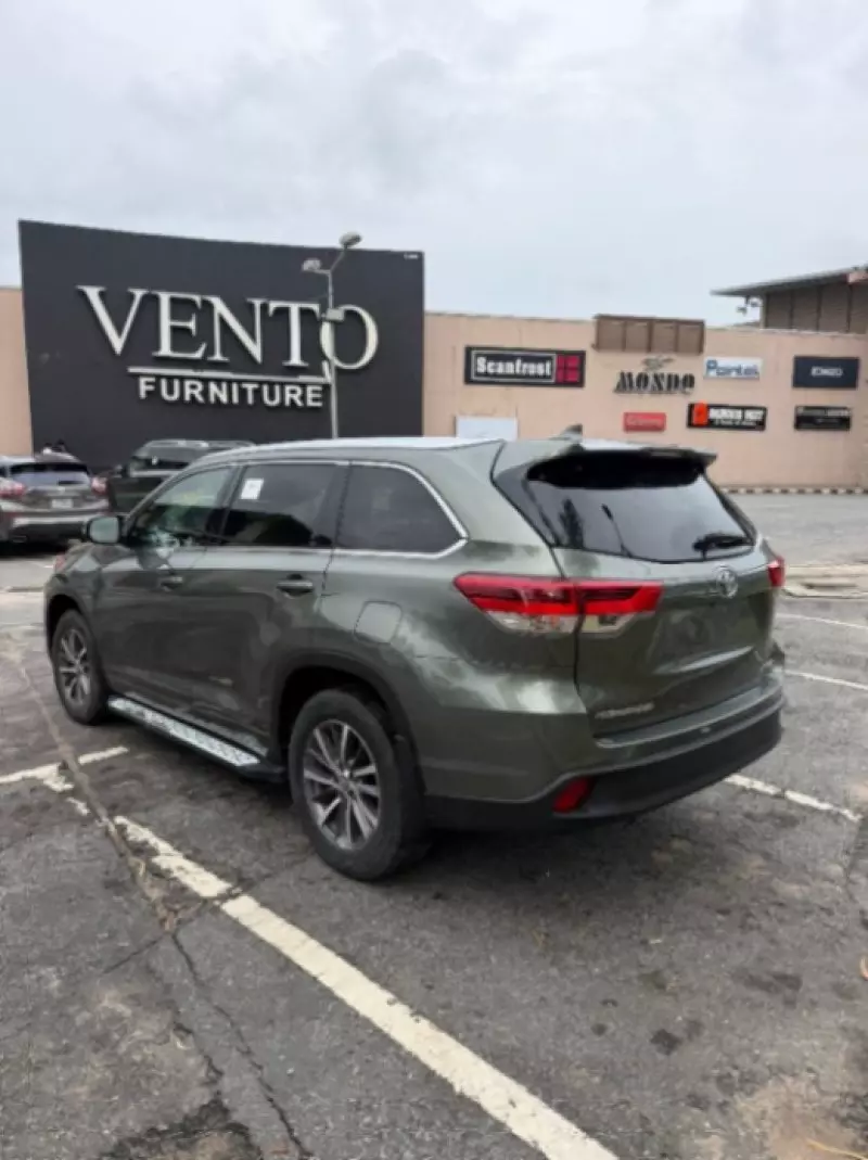 Toyota Highlander   - 2017