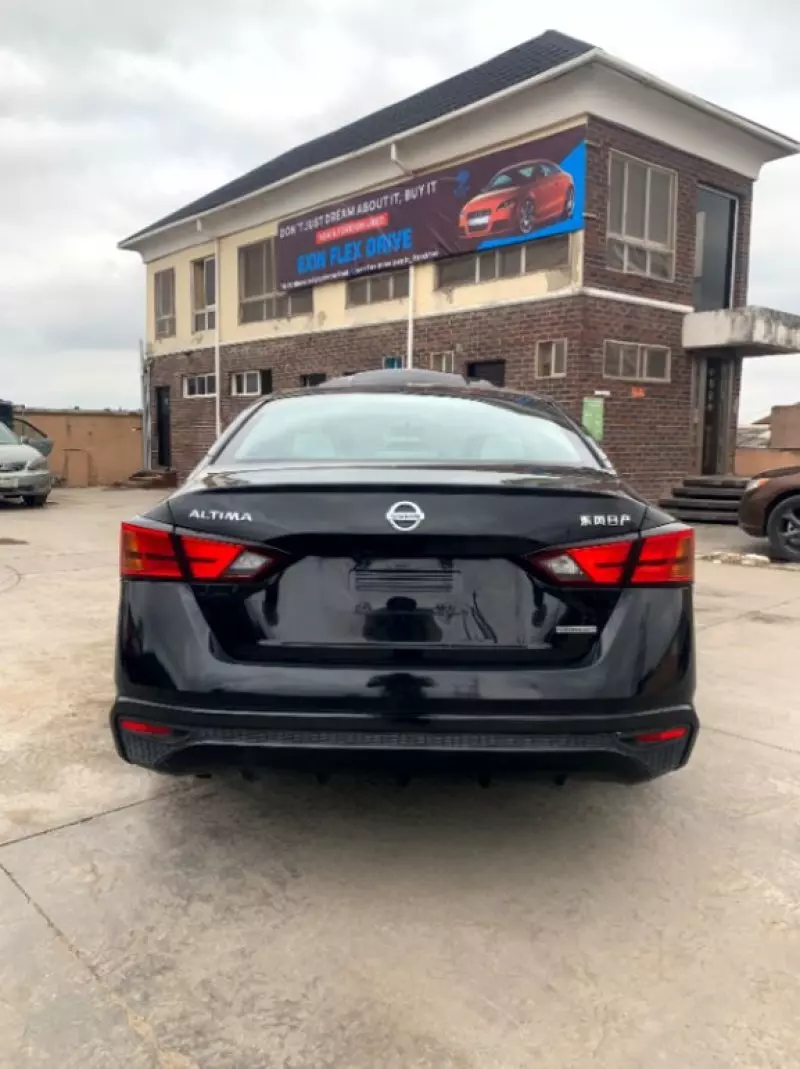 Nissan Altima   - 2022