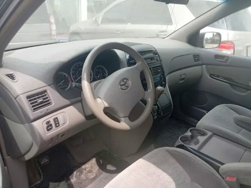 Toyota Sienna   - 2004