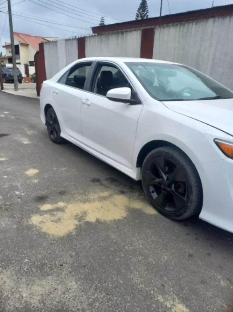 TOYOTA Camry   - 2013