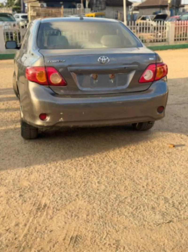 TOYOTA Corolla   - 2010