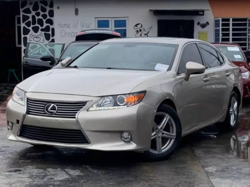 Lexus ES   - 2013