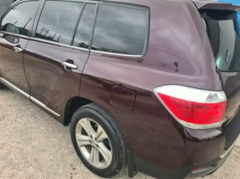 Toyota Highlander   - 2013