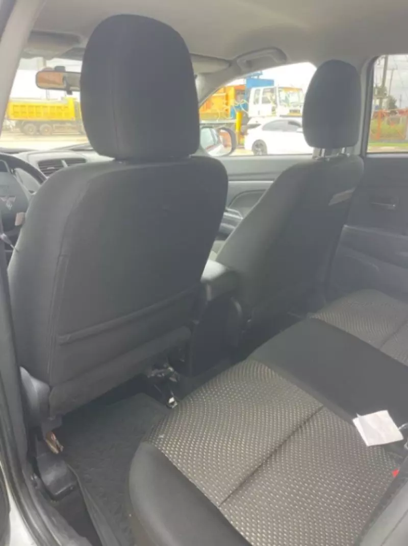 Mitsubishi OUTLANDER   - 2016