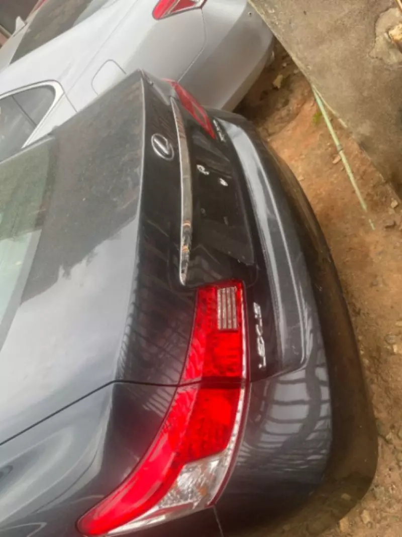 Lexus ES   - 2010