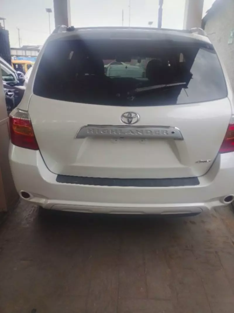 Toyota Highlander   - 2010