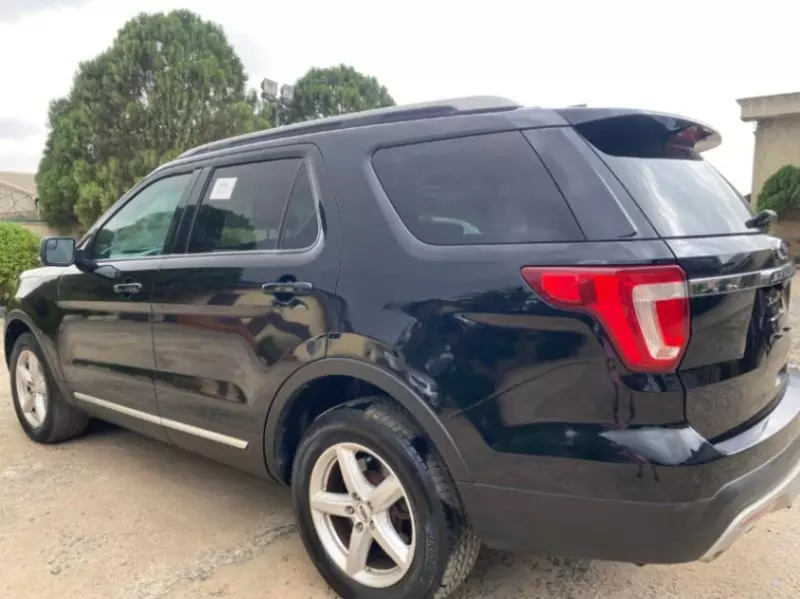 Ford Explorer   - 2016