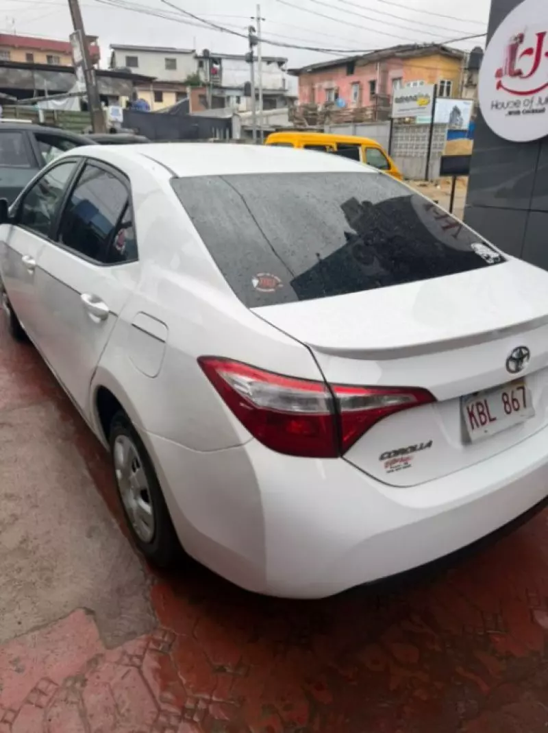 TOYOTA Corolla   - 2015