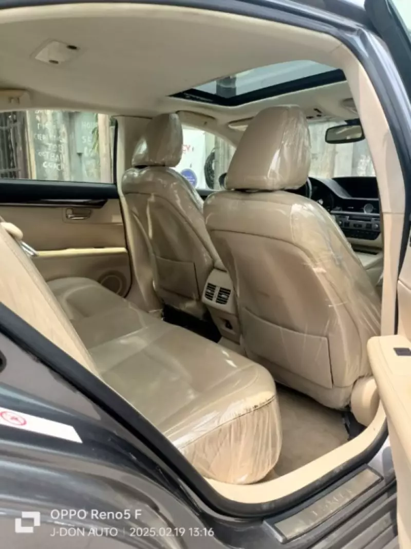 Lexus ES 350   - 2012