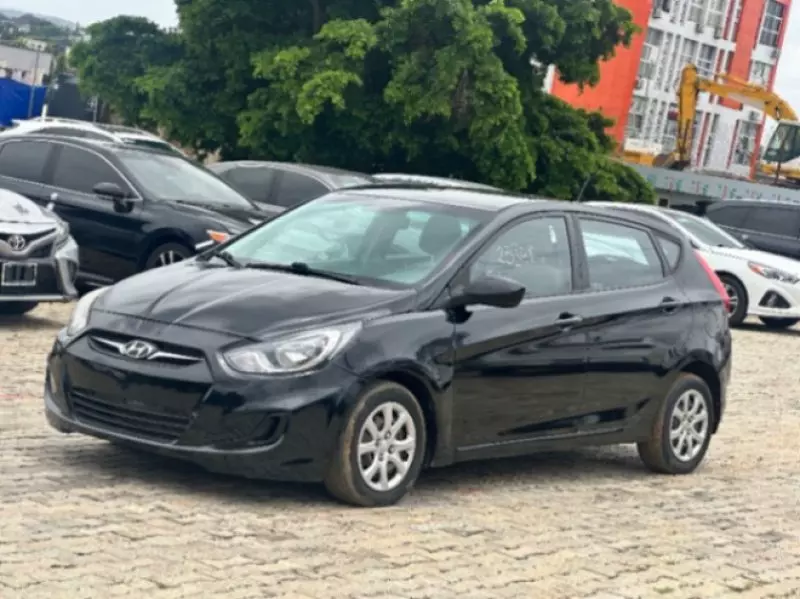 Hyundai Accent - 2013