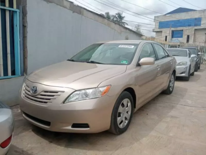 Toyota Camry - 2008