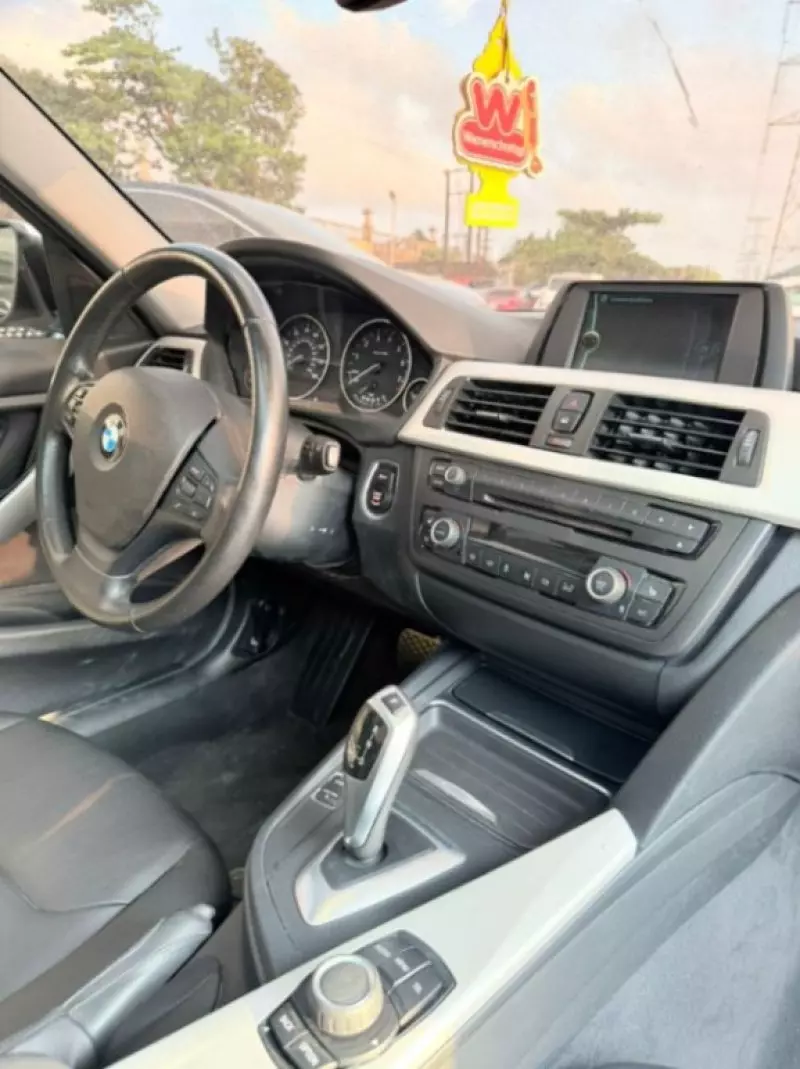 BMW 320i   - 2013