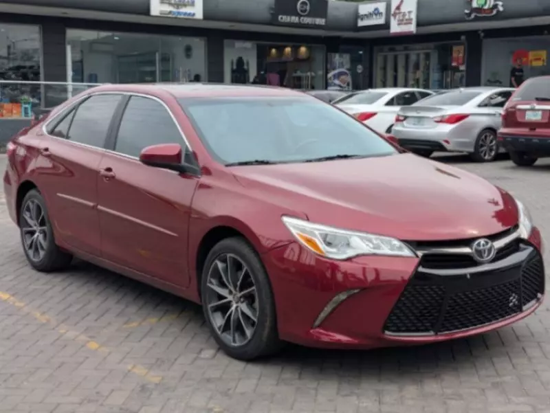 Toyota Camry   - 2016