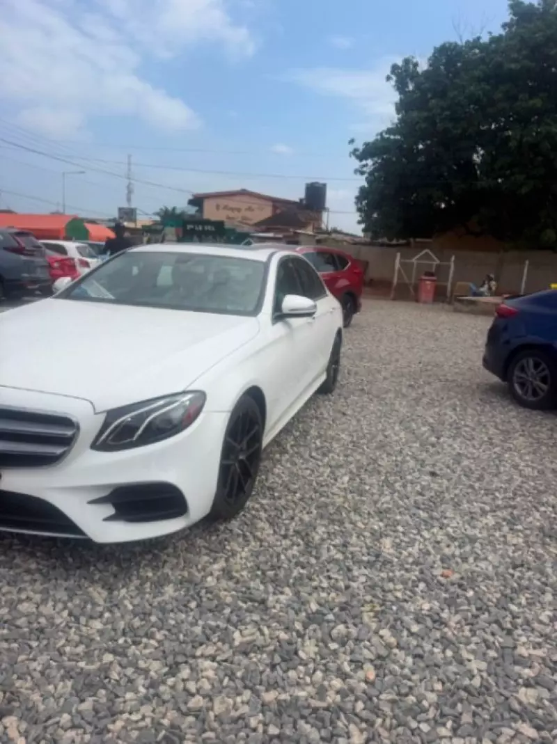 Mercedes-Benz E 300   - 2017