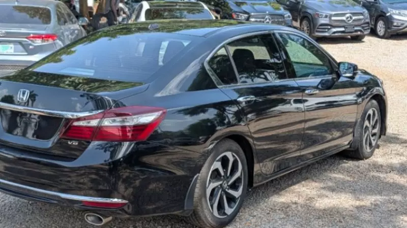 Honda Accord   - 2017