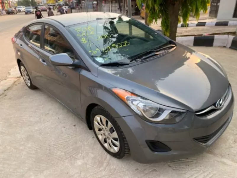 Hyundai Elantra   - 2013