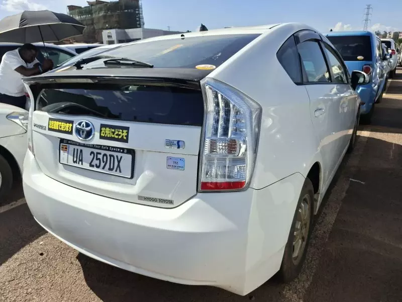 Toyota Prius Hybrid    - 2016