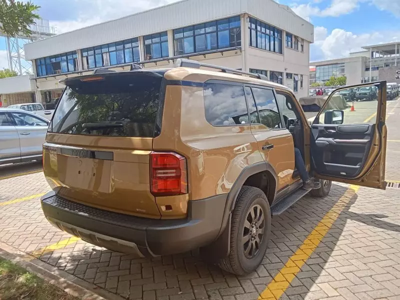 Toyota Landcruiser Prado - 2024