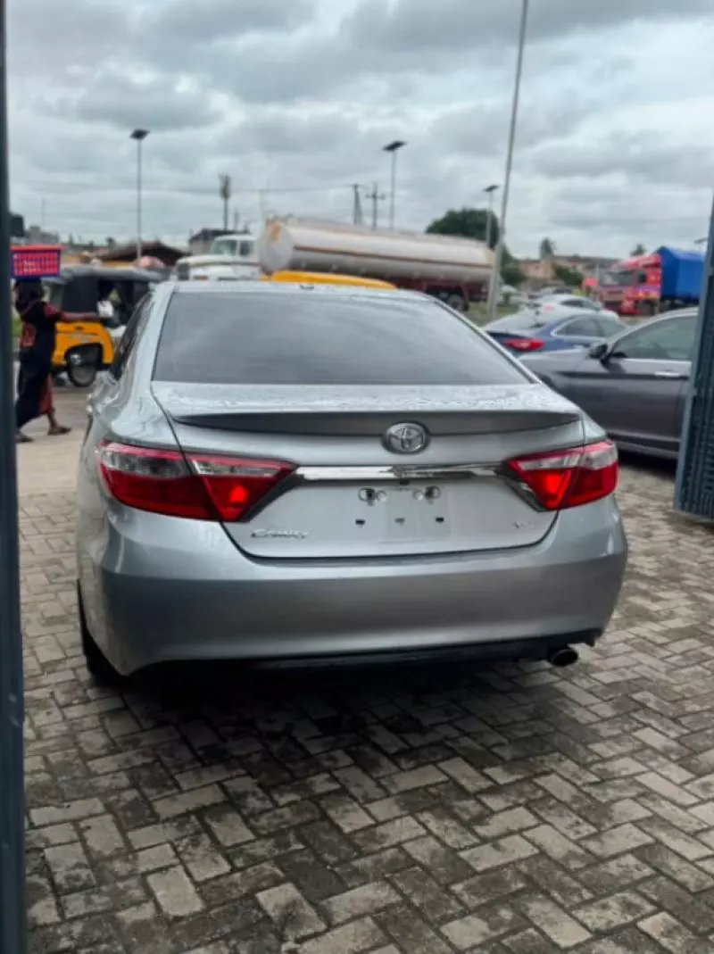 TOYOTA Camry - 2016