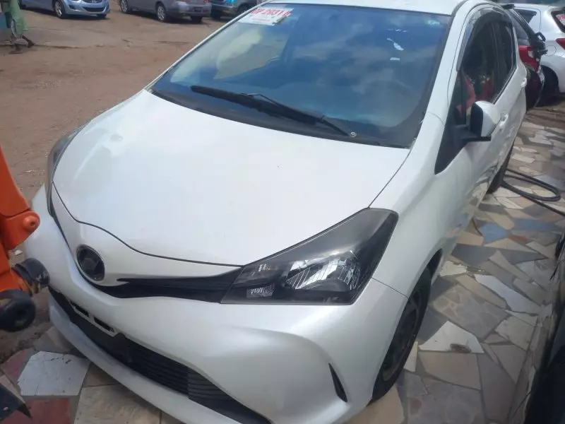 Toyota Vitz   - 2015