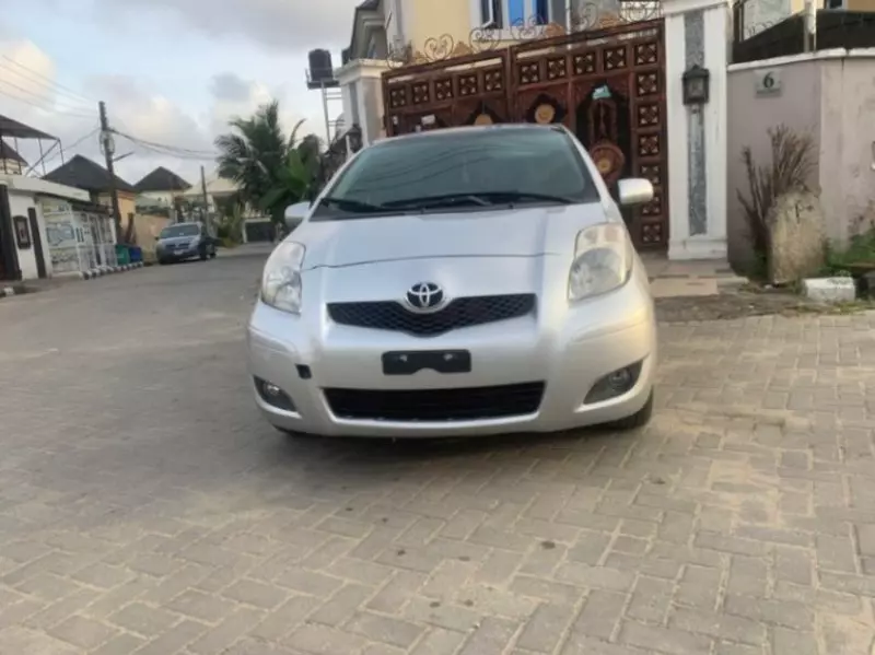 TOYOTA Yaris   - 2009