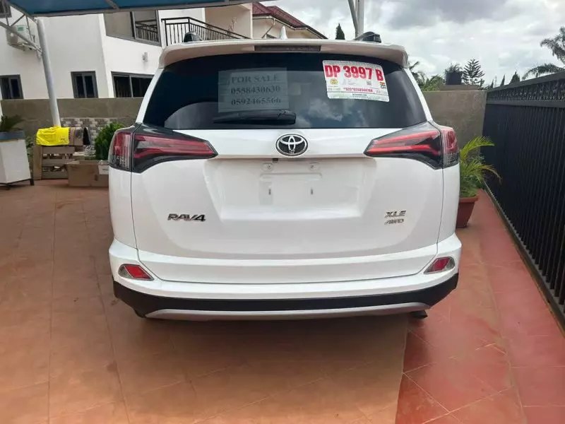 Toyota RAV 4   - 2018