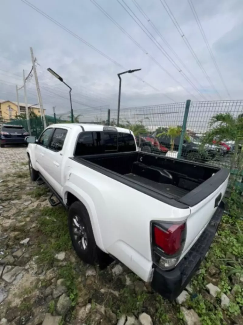 Toyota Tacoma   - 2019