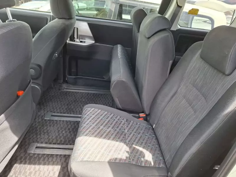 TOYOTA Noah   - 2012