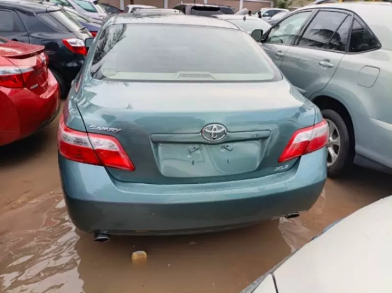 Toyota Camry   - 2009
