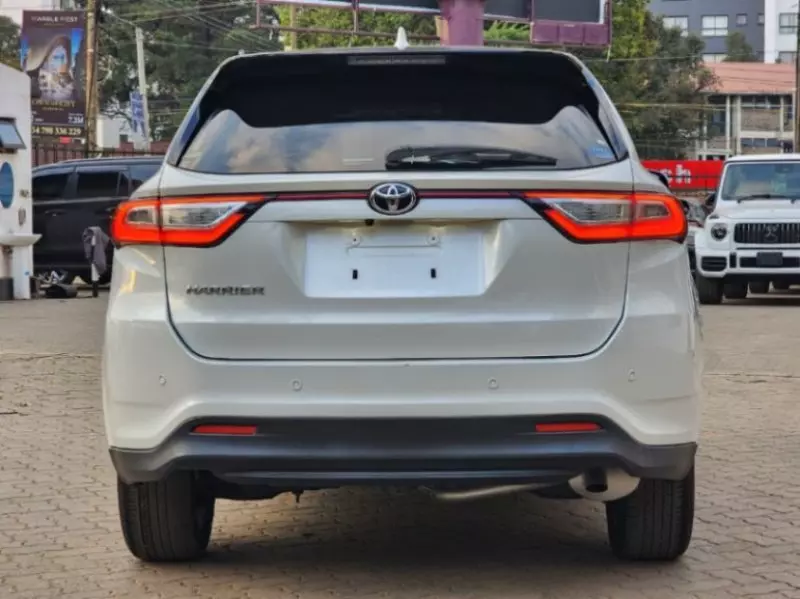 Toyota Harrier   - 2019