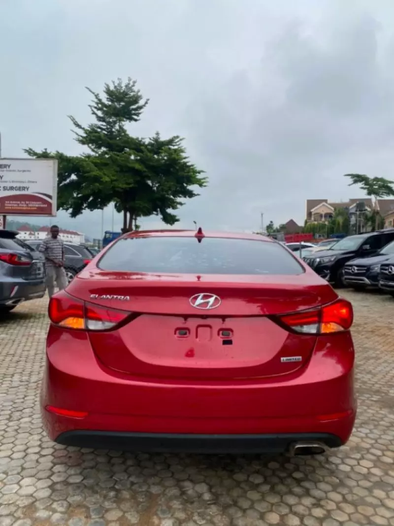 Hyundai Elantra - 2015