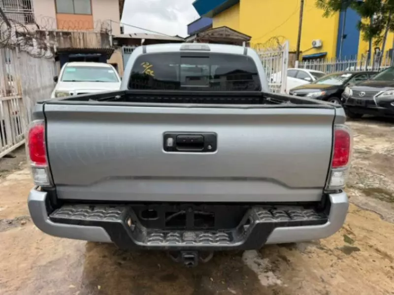 TOYOTA Tacoma   - 2017