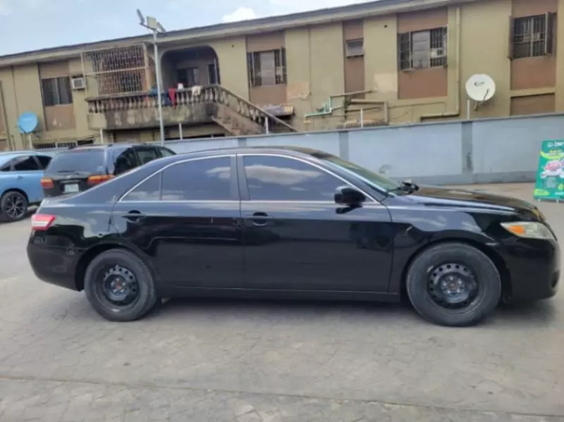 TOYOTA Camry - 2010