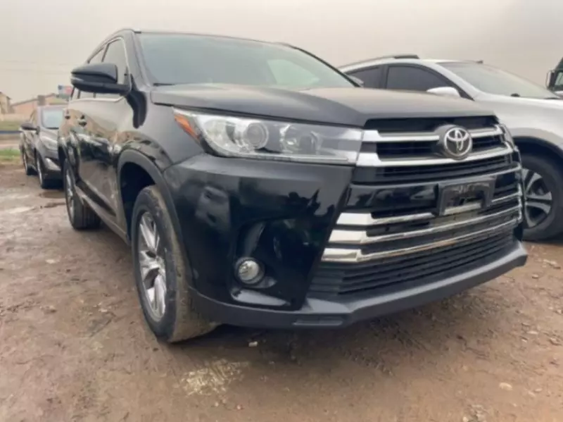 Toyota Highlander   - 2016