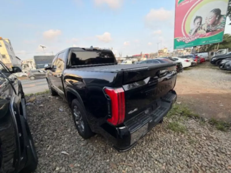 TOYOTA Tundra   - 2022