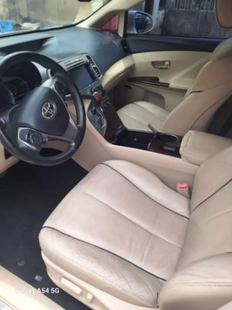 Toyota Venza   - 2013